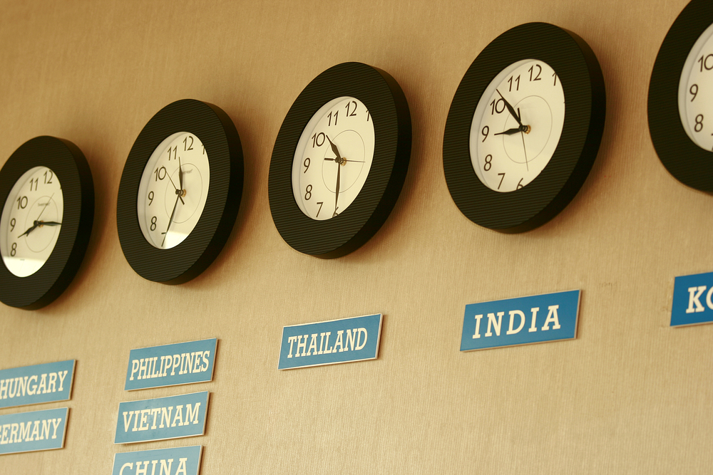 Relojes con la hora de distintos países.