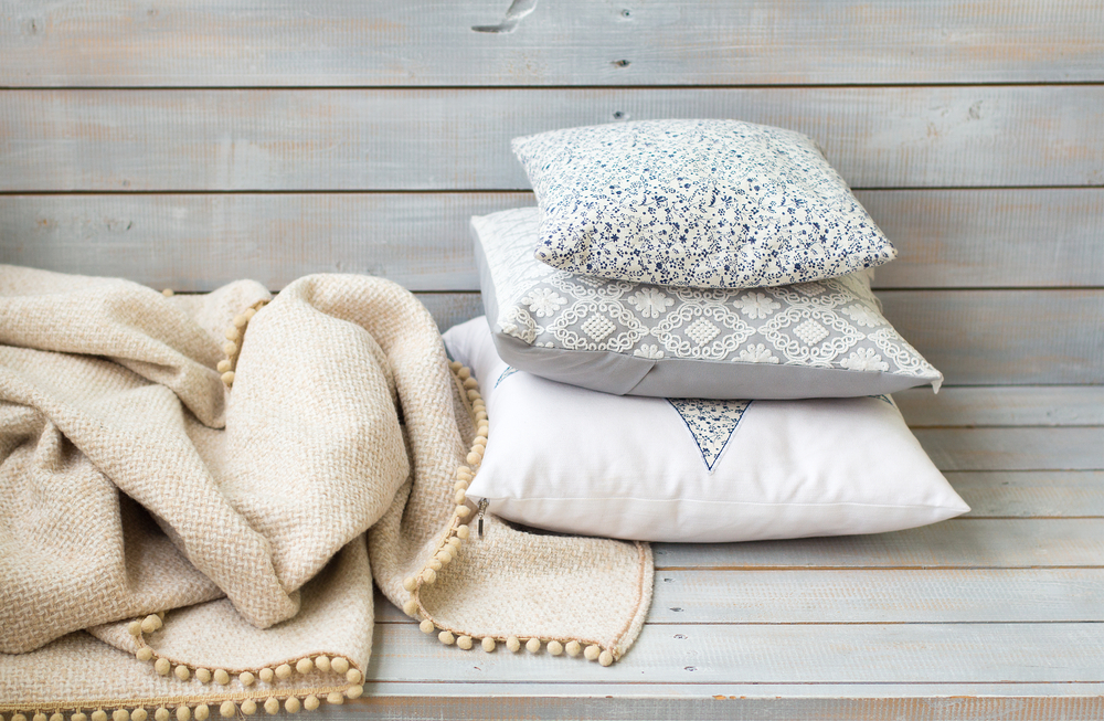 Een van de tips om te besparen op verwarming is om het textiel te vervangen door warmere stoffen.