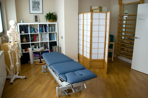 Decoración de un espacio de fisioterapia.