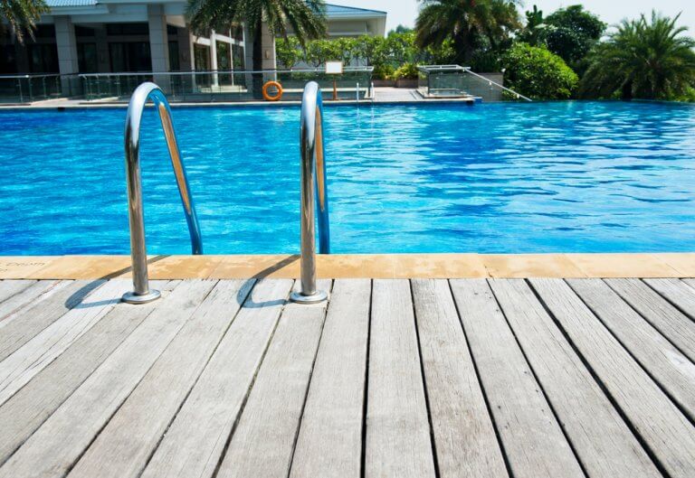 ¿Qué necesitas para instalar una piscina?