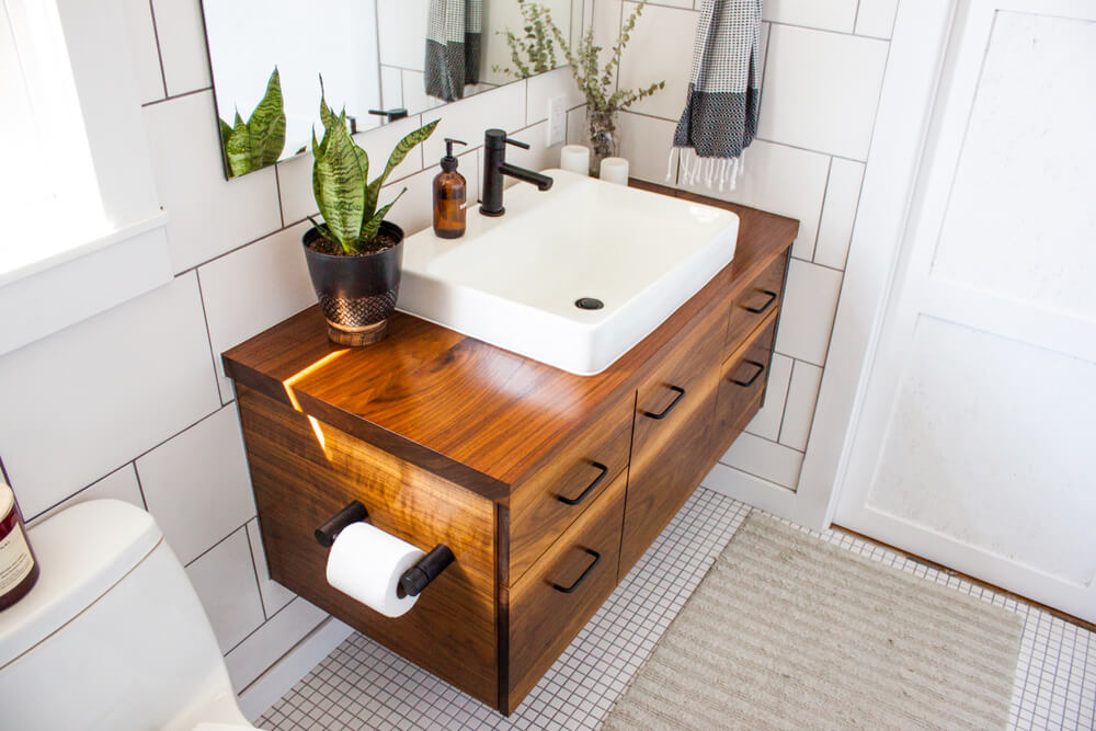 Mueble de madera para el baño.