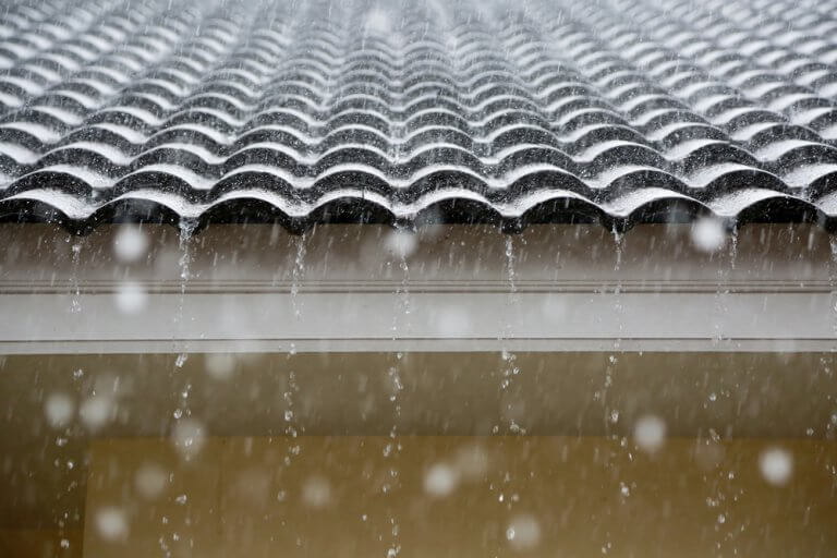 Impermeabilización de cubiertas reflectivas para industrias y edificios