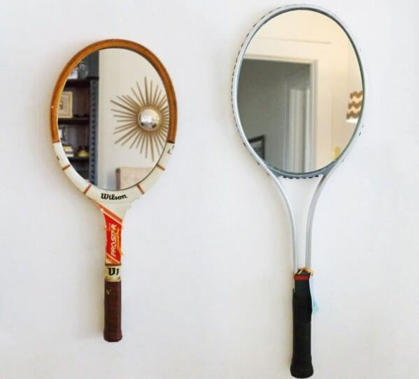 Espejos hechos con raquetas de tenis.