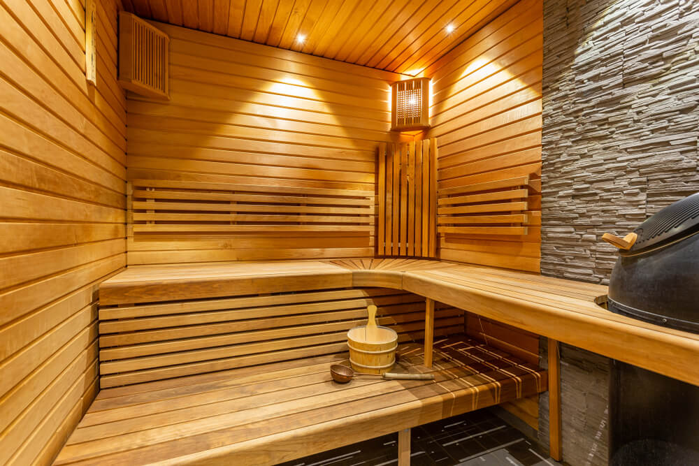 Sauna de madera en casa.