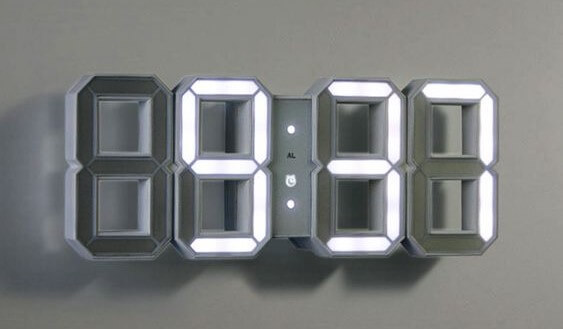Reloj digital de pared.