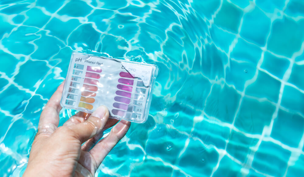 Kit de prueba de una piscina.