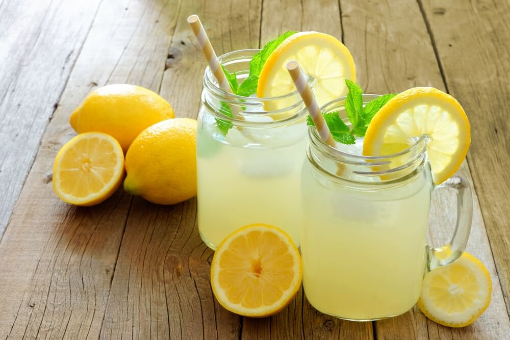 Limonadas como ejemplo de bebidas frías.