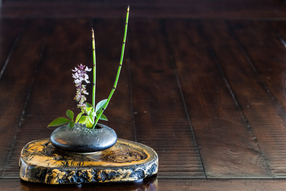 Recipiente floral ikebana.