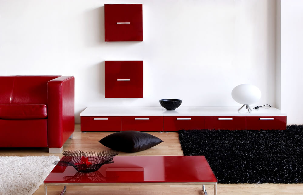 Mobiliario de salón en rojo.