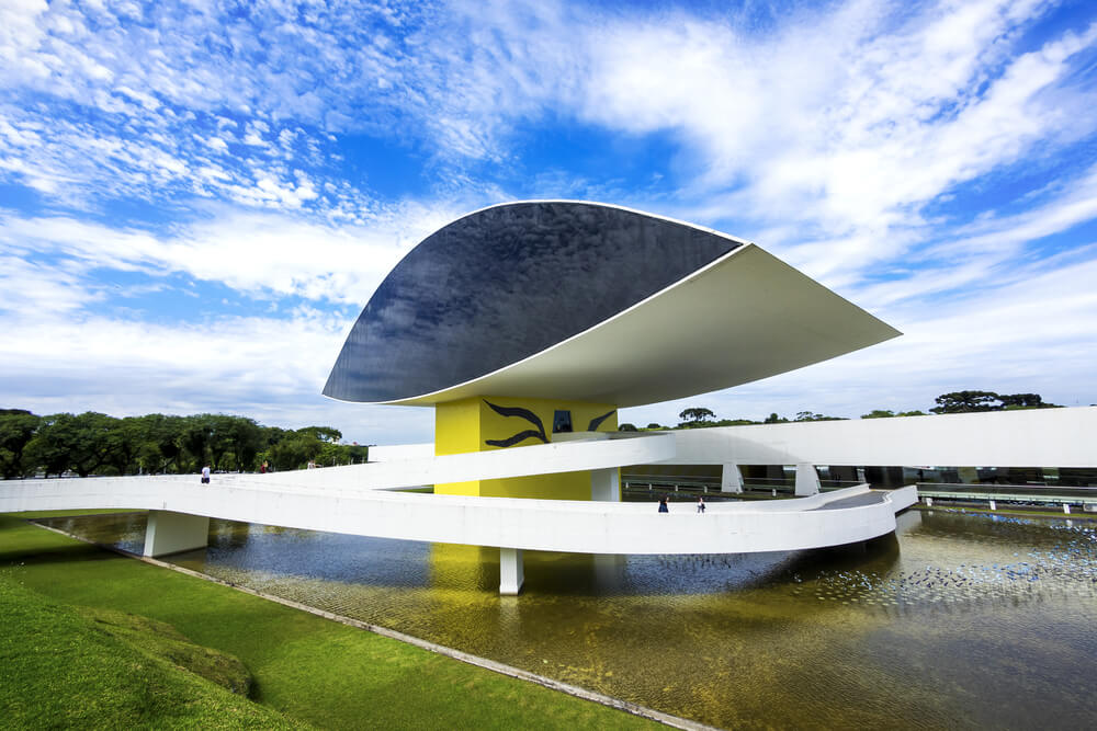 Edificio de Oscar Niemeyer en Brasil.