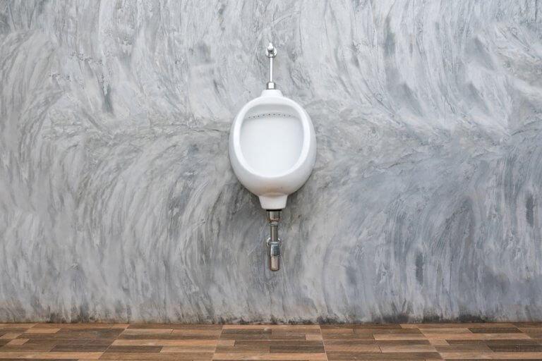 Urinarios modernos para el baño