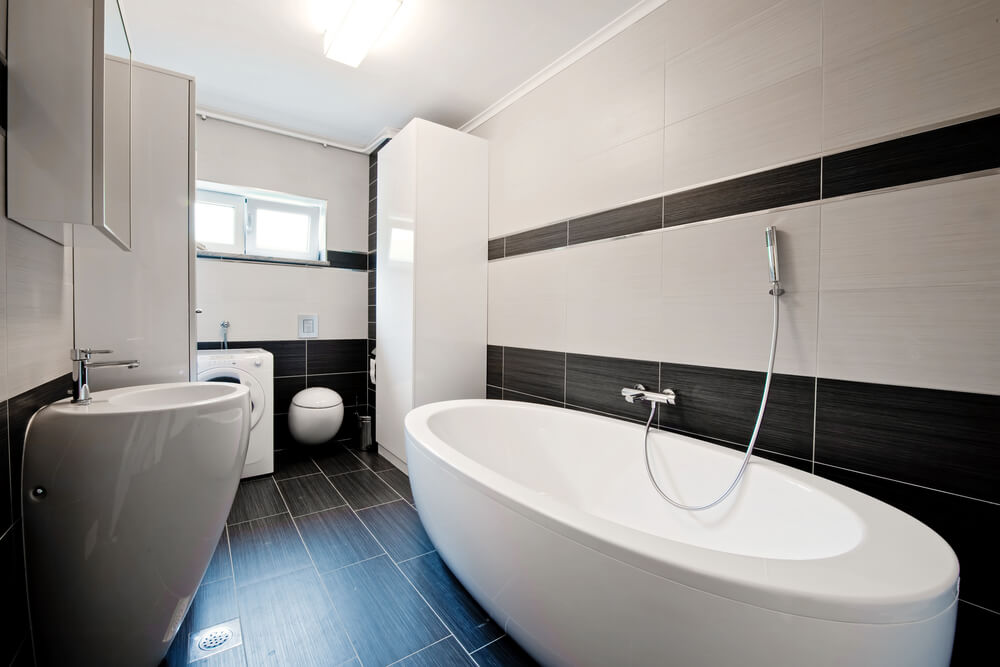 How to decorate the bathroom with tiles