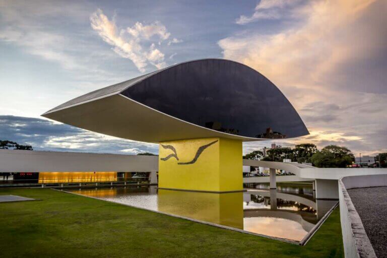 El museo Oscar Niemeyer, el ojo de Curitiba