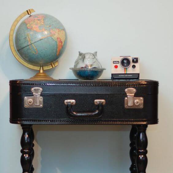 How to make a table with old suitcases