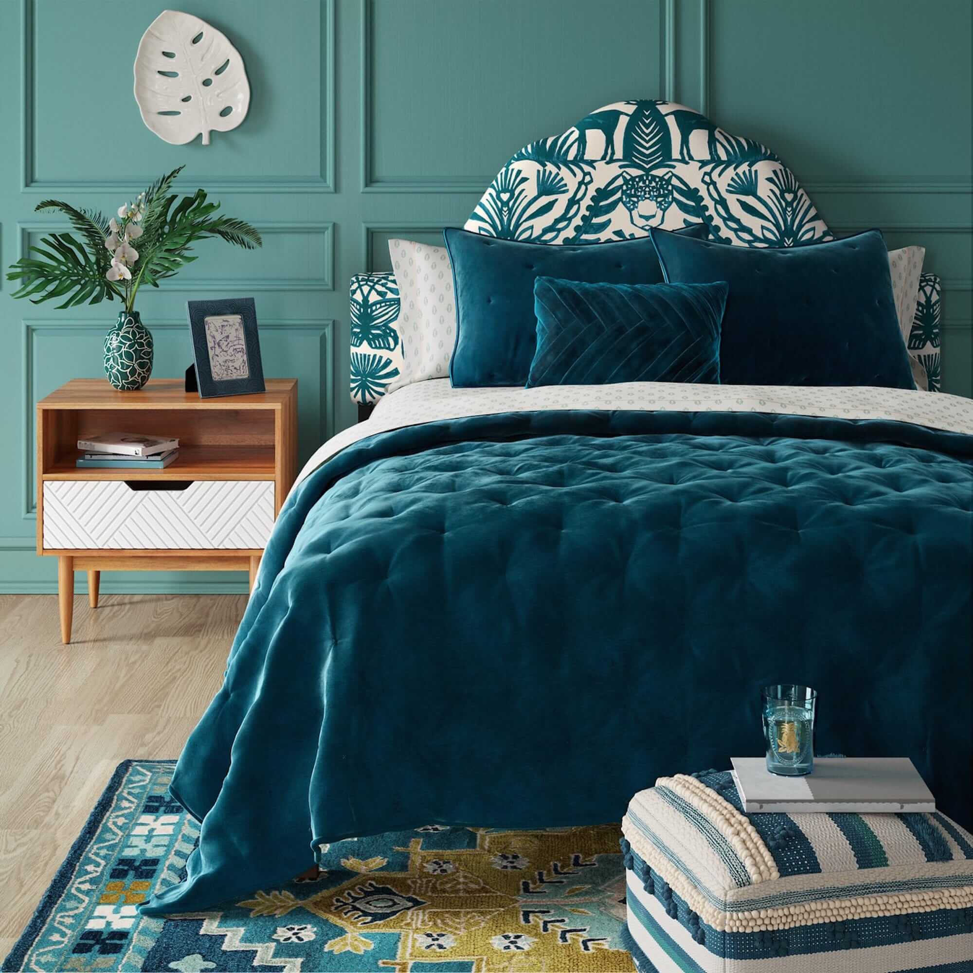 Dormitorio en color azul esmeralda