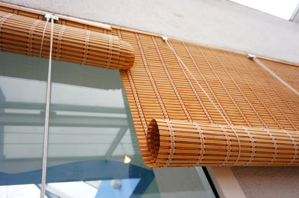 Bamboo roller blinds: naturalism and distinction