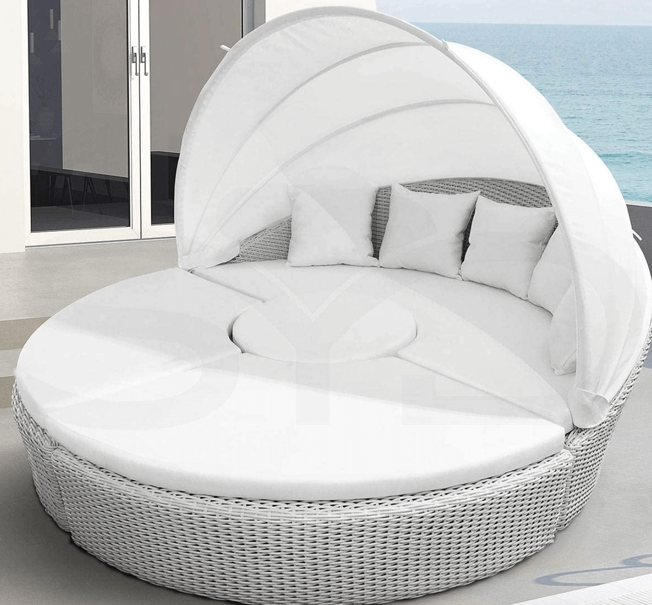 Round bed made of vegetable fibers for the garden
