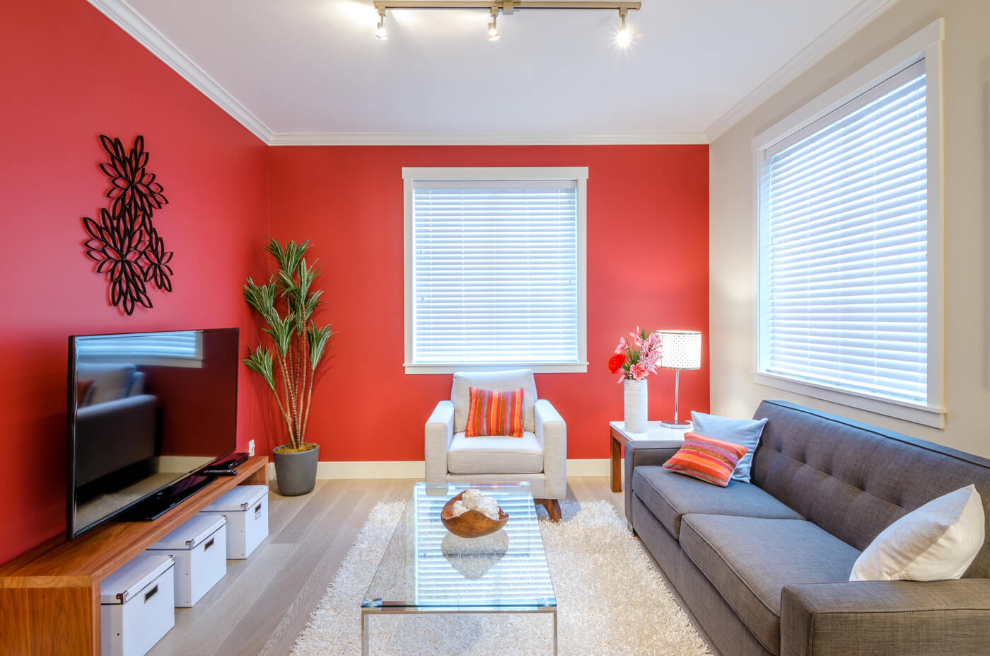 The different applications of the color red in decoration