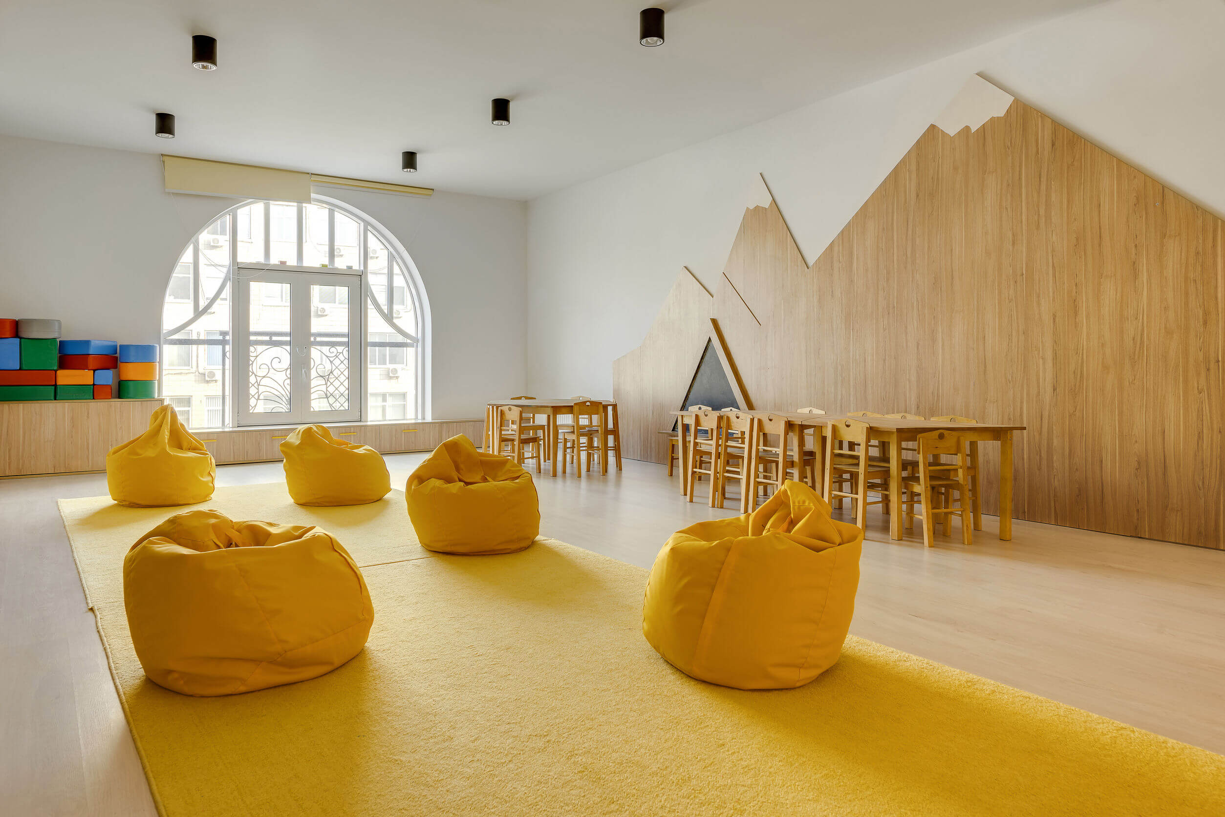 Yellow rugs and their contribution to the home