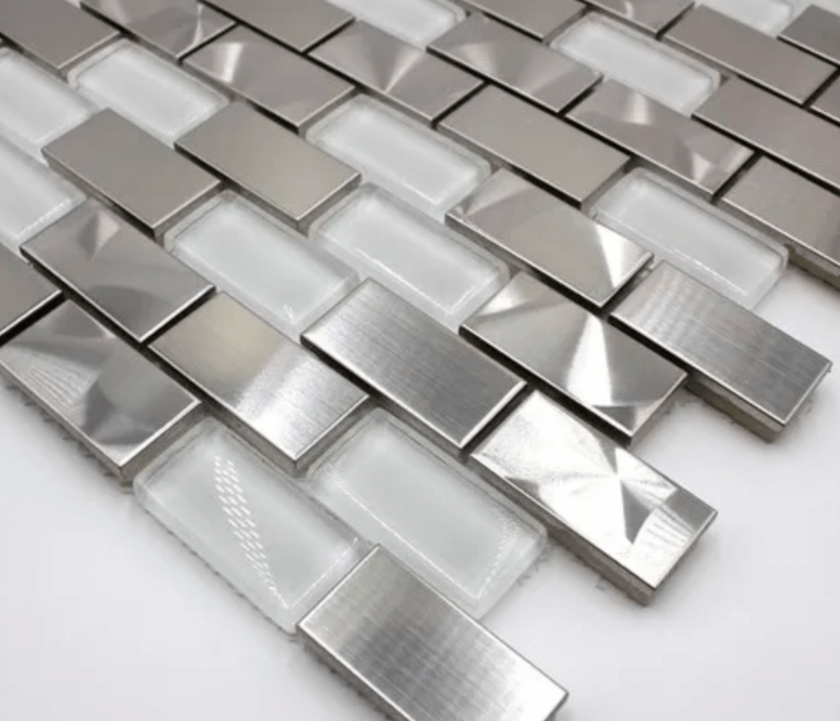 Stainless steel tiles: innovation and avant-garde