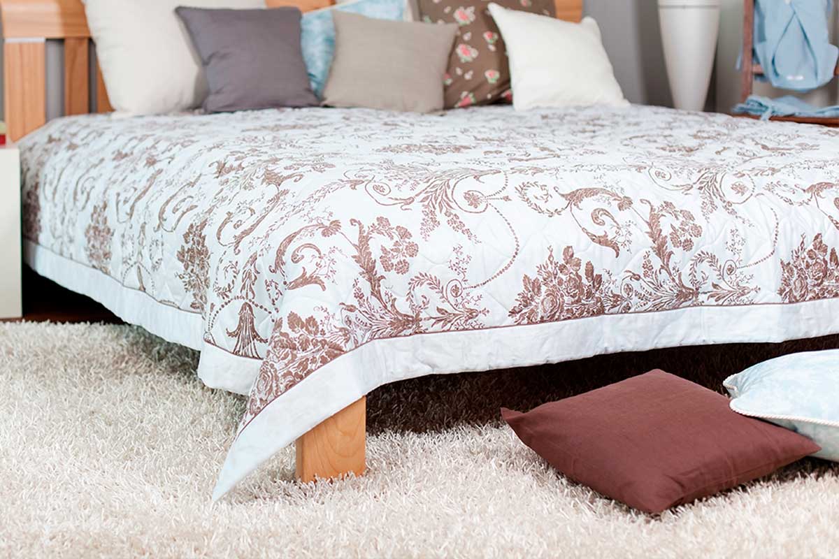 Instala una alfombra en tu dormitorio y hazlo más acogedor.