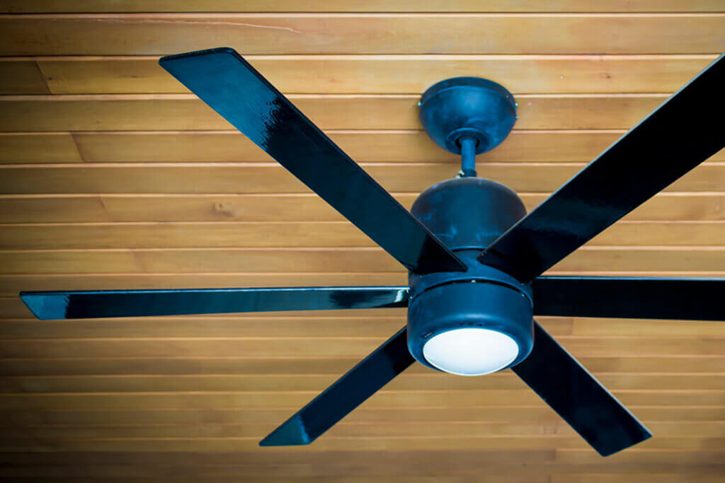 Tips: Use a fan to dry clothes easier.