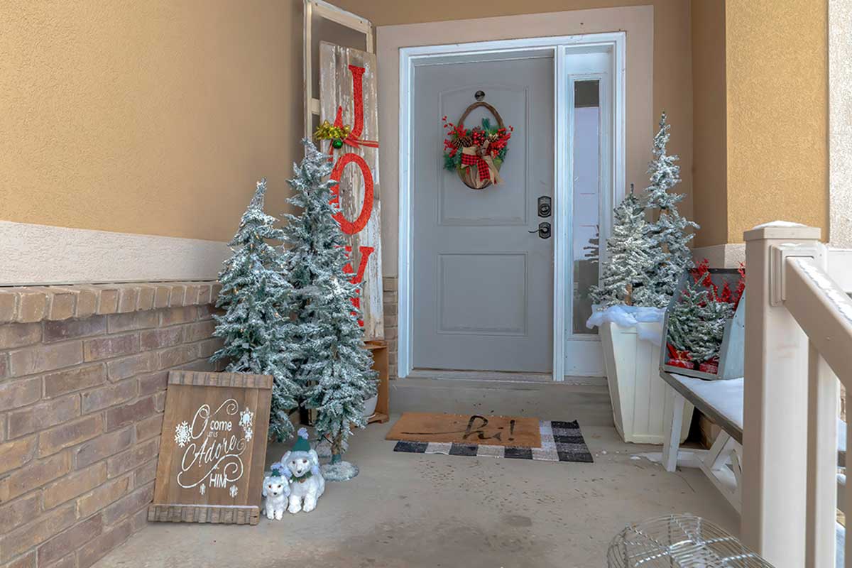 Decorate the entrance to home.