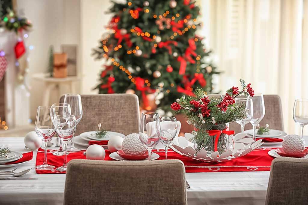 decorate the christmas table
