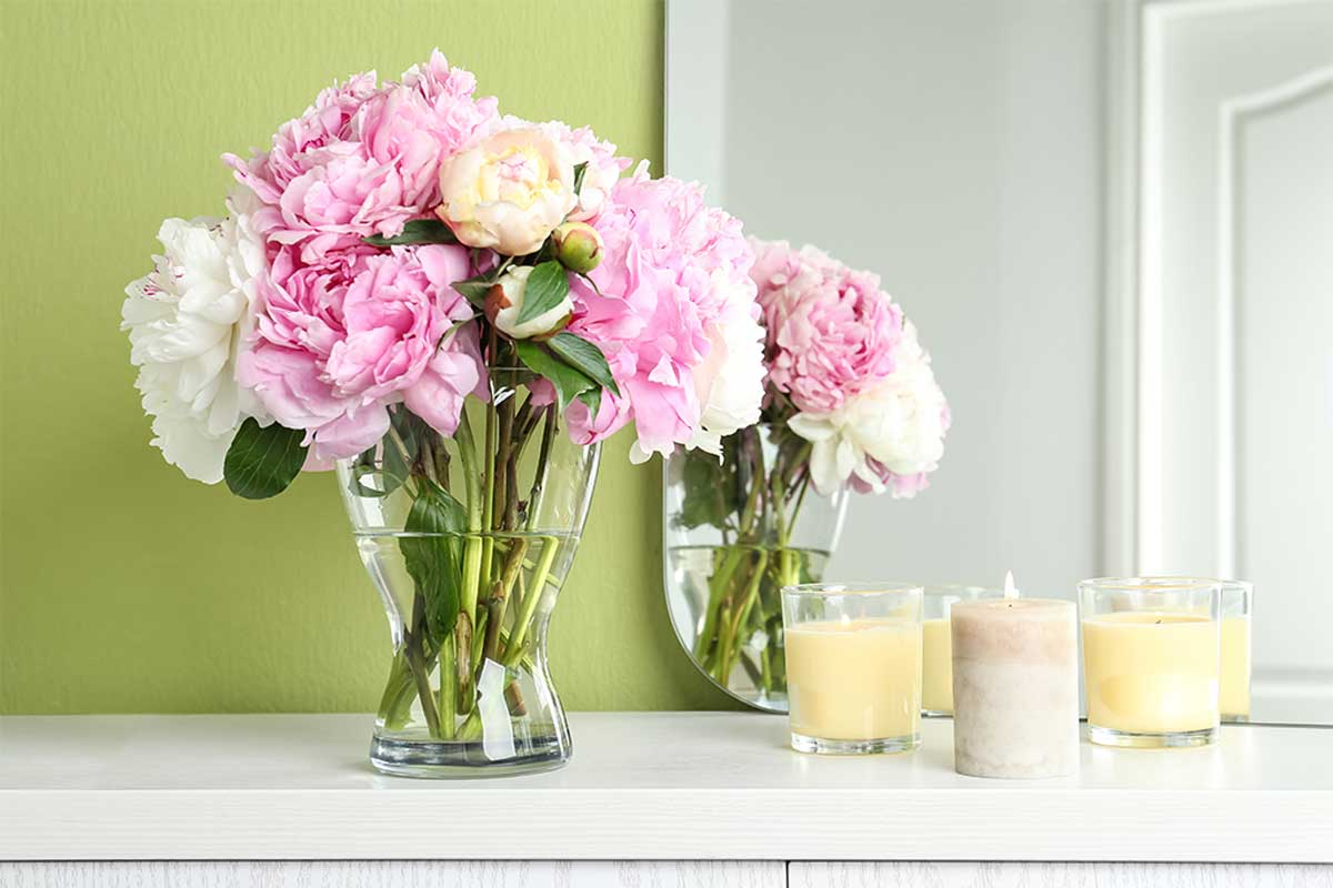 Live flowers are the most common way to decorate your vases.