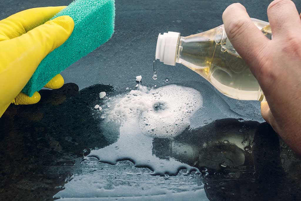 Discover everything you can clean with white vinegar.
