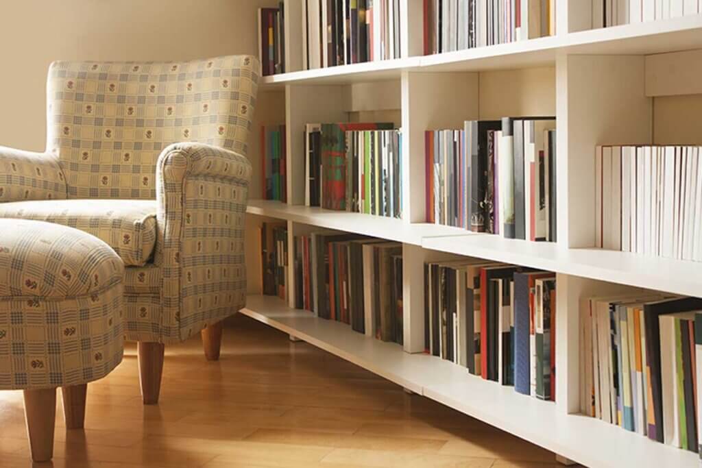The floor to ceiling open bookcase is beautiful.
