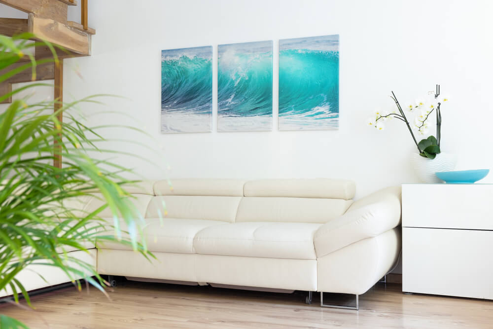 One of the tips for having a Zen room invites you to use visual stimuli, such as paintings.