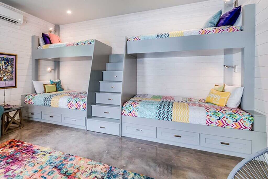 The four-space children's bunk beds are ideal for large families.