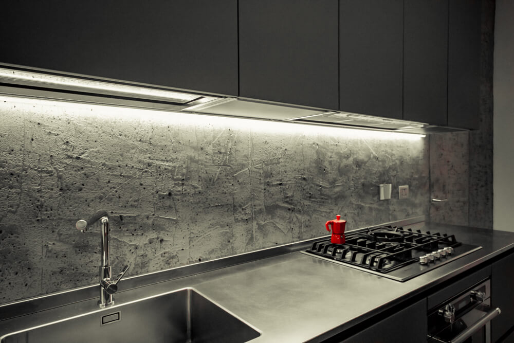 Microcement is also used to decorate areas of the house such as the kitchen.