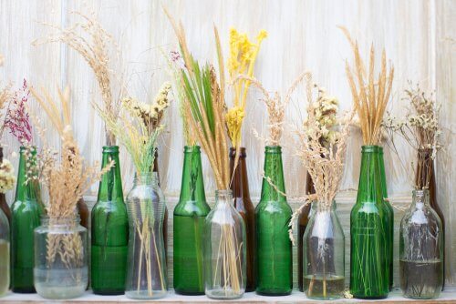 Bottiglie di vetro per decorare la vostra casa
