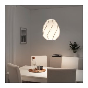 Sala con lampada Ikea