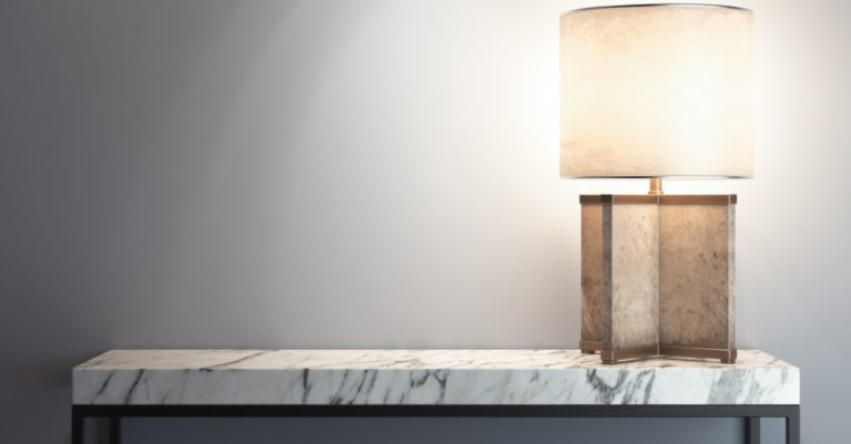 tavolino di marmo con lampada beige