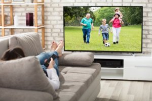 Come scegliere la posizione migliore per il televisore in salotto