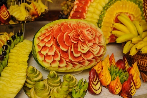 Alcuni frutti intagliati secondo l'arte mukimono