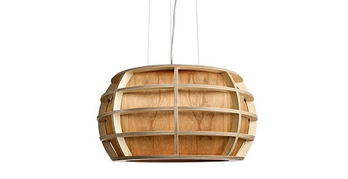 Una Una lampada in legno impiallacciato a cestino