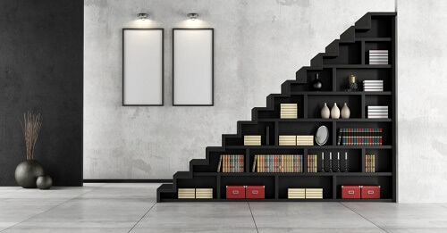 Libreria a scala per decorare la casa con i libri