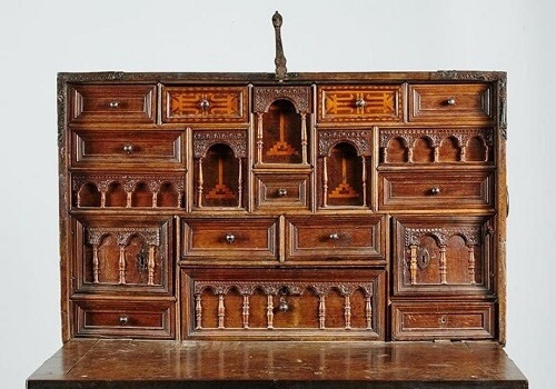 Antico cabinet con archi