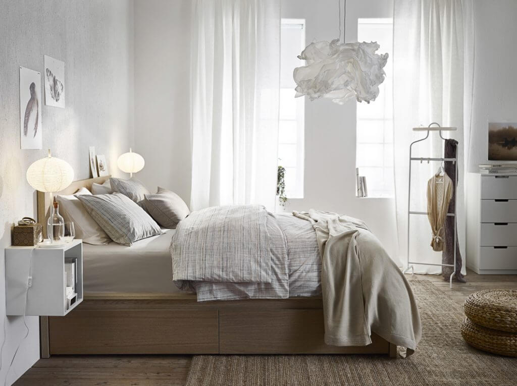camera-da-letto-IKEA-tende-bianche