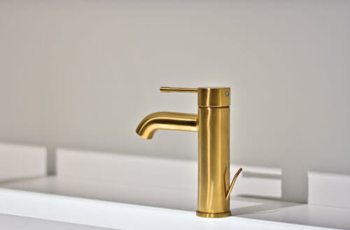 Uno dei rubinetti d'oro per la vostra cucina