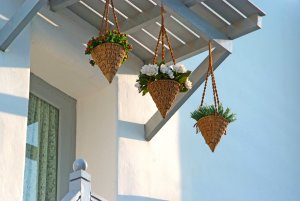 vasi da fiori pensili in stile mediterraneo