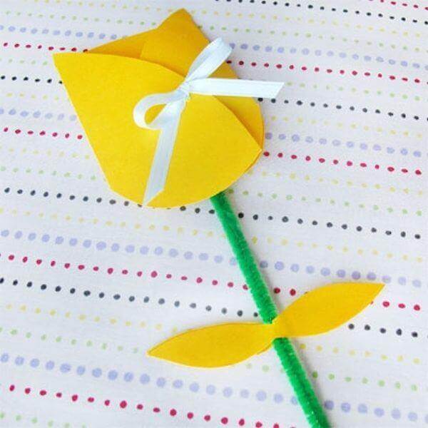 Invito di compleanno a forma di tulipano