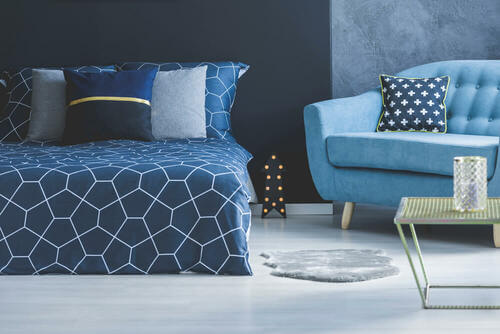Camera da letto monocromatica blu, ambienti monocromatici