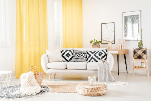 modelli di tende gialli per il soggiorno