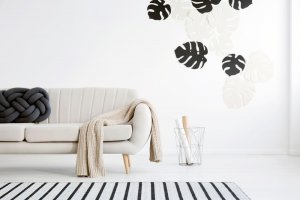 Salone minimal con divano beige