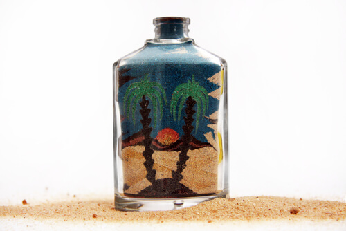 Bottiglia con sabbia colorata
